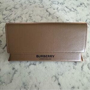 NWOT! Burberry Triangle Tan Sunglasses Case and Wipe